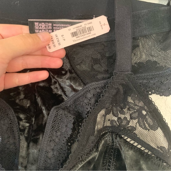 Victoria’s Secret Velvet Bralet and Panty Set - Picture 4 of 5